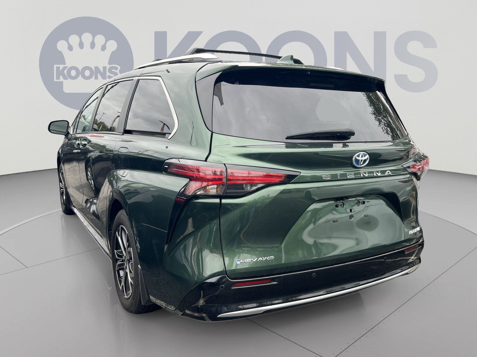 Used 2025 Toyota Sienna Platinum AWD/4WD image 2