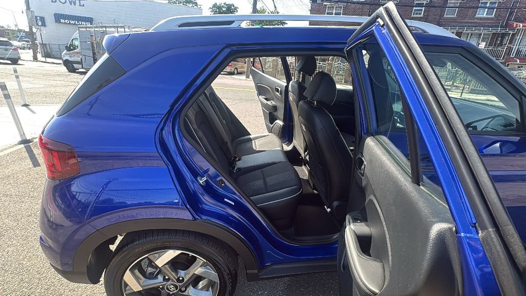 Used 2025 Hyundai Venue Limited FWD image 26