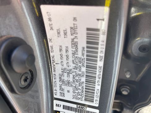 Used 2017 Toyota Tacoma SR5 w/ Tow Package RWD image 11