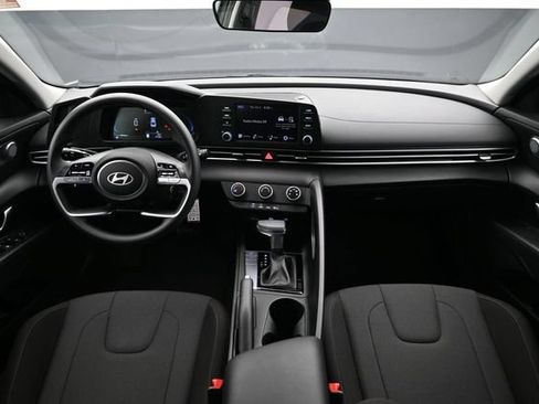 Used 2024 Hyundai Elantra SE FWD image 21