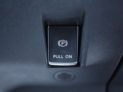 Used 2023 Nissan Ariya AWD image 39