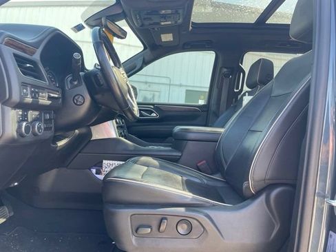 Used 2021 Chevrolet Suburban Premier w/ Premium Package AWD/4WD image 2