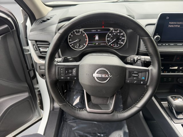 Used 2025 Nissan Rogue SV FWD image 13