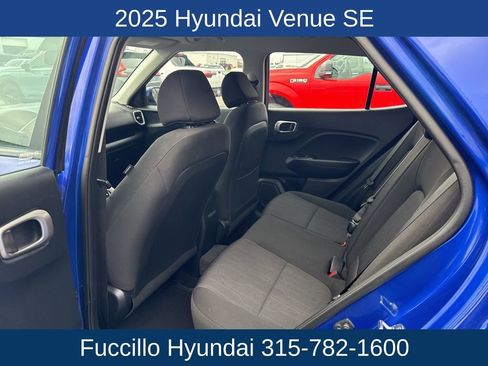Certified 2025 Hyundai Venue SE image 25