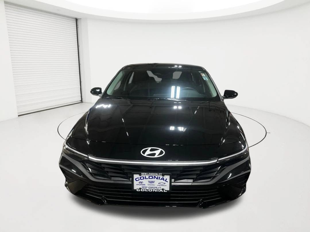 Used 2026 Hyundai Elantra SE FWD image 2