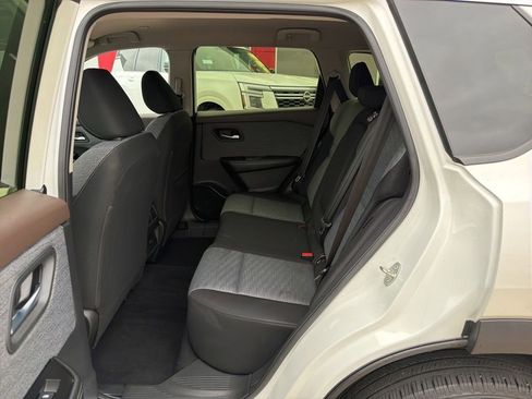 Used 2023 Nissan Rogue SV AWD/4WD image 15