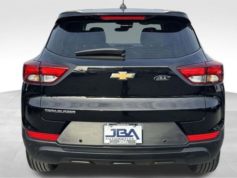 Used 2021 Chevrolet TrailBlazer LS image 24
