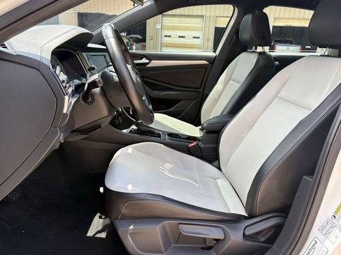Used 2019 Volkswagen Jetta R-Line FWD image 9