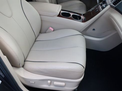Used 2010 Toyota Venza FWD image 29