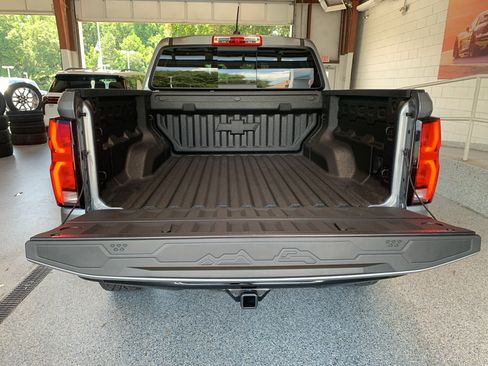 New 2026 Chevrolet Colorado ZR2 w/ Technology Package AWD/4WD image 8