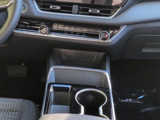 Used 2025 Chevrolet Equinox LT FWD image 18
