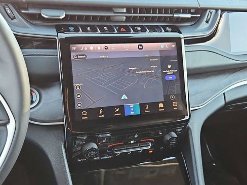 Used 2022 Jeep Grand Cherokee Limited 4xe image 29