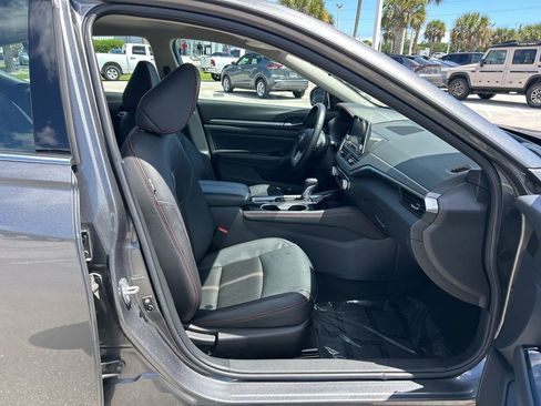 Used 2025 Nissan Altima 2.5 SR AWD/4WD image 40