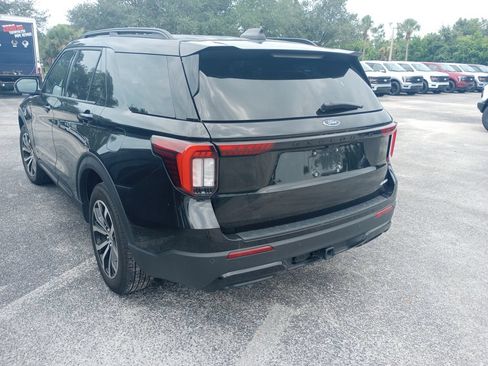 Used 2025 Ford Explorer ST-Line AWD/4WD image 2
