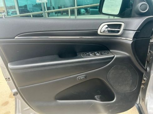 Used 2021 Jeep Grand Cherokee Limited w/ Luxury Group II image 3