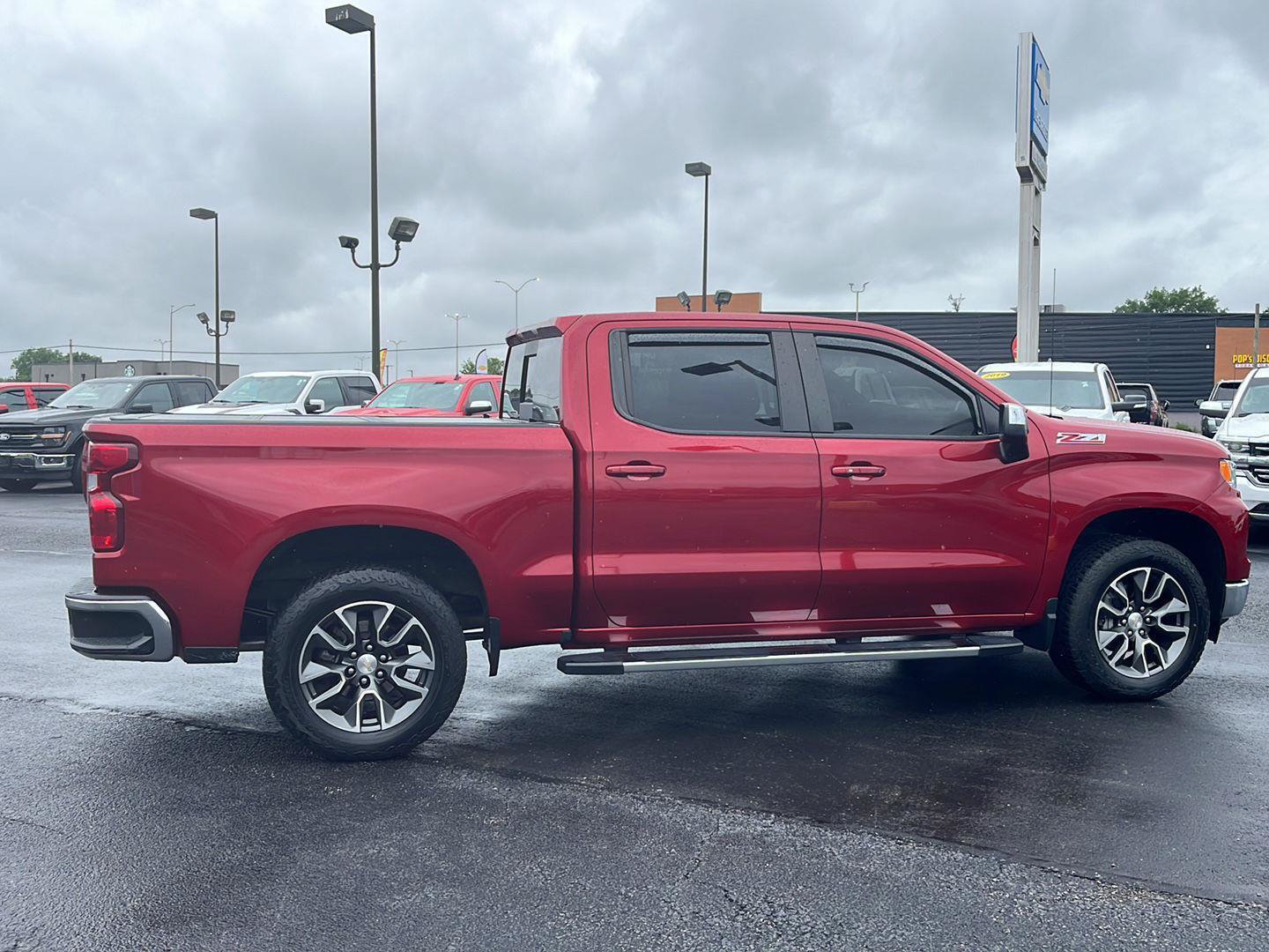 Used 2024 Chevrolet Silverado 1500 LT AWD/4WD image 6