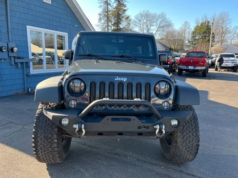 Used 2016 Jeep Wrangler Unlimited Rubicon w/ Connectivity Group image 10