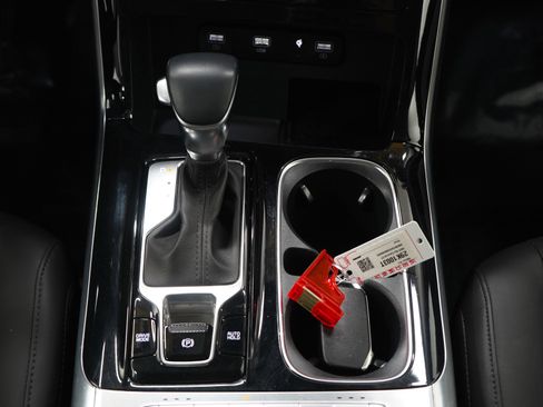 Used 2022 Kia Carnival EX image 18