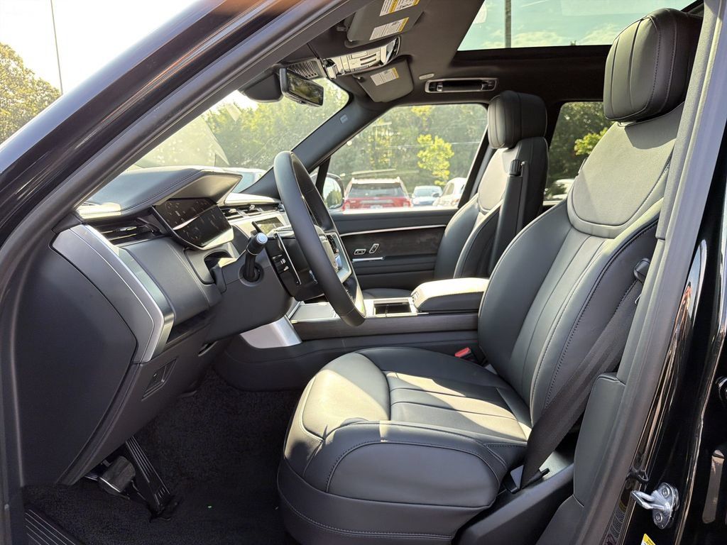 New 2026 Land Rover Range Rover SE AWD/4WD image 3