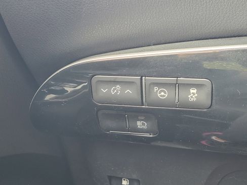 Used 2022 Toyota Prius L Eco image 17