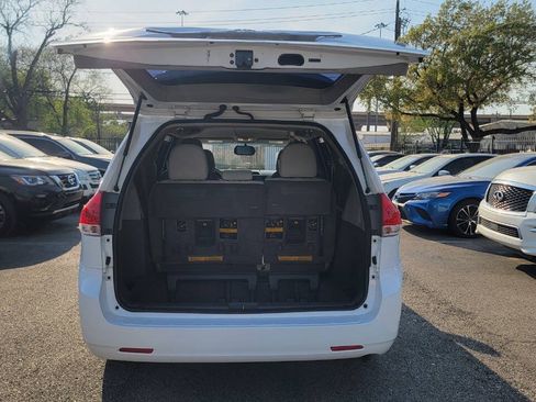 Used 2014 Toyota Sienna L FWD image 8