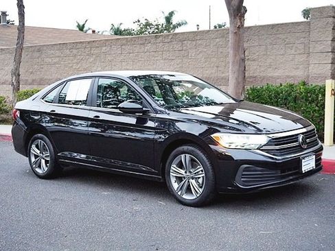 Used 2024 Volkswagen Jetta SE image 6