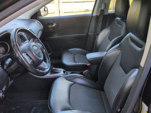Used 2018 Jeep Compass Latitude AWD/4WD image 12