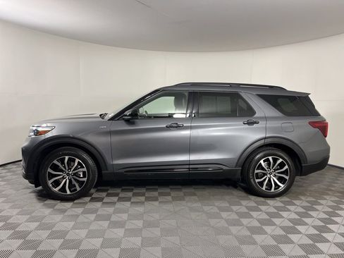 Used 2022 Ford Explorer ST-Line w/ Class IV Trailer Tow Package RWD image 2