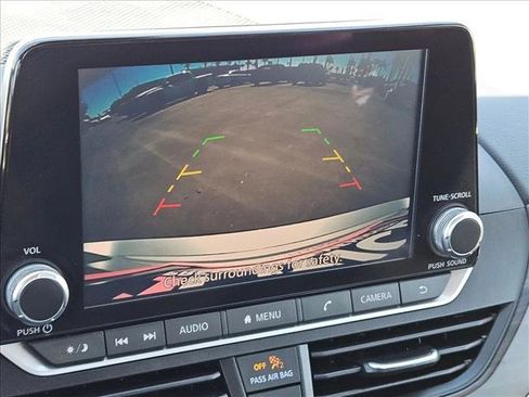 Used 2024 Nissan Altima 2.5 SV FWD image 11
