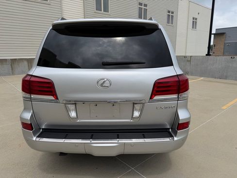Used 2013 Lexus LX 570 4WD w/ Luxury Pkg image 6