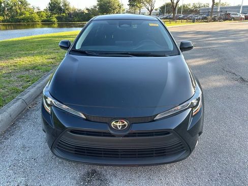 Used 2025 Toyota Corolla LE FWD image 9