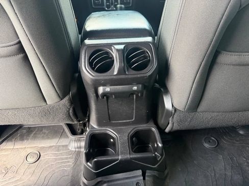 Used 2018 Jeep Wrangler Unlimited Sport S AWD/4WD image 26