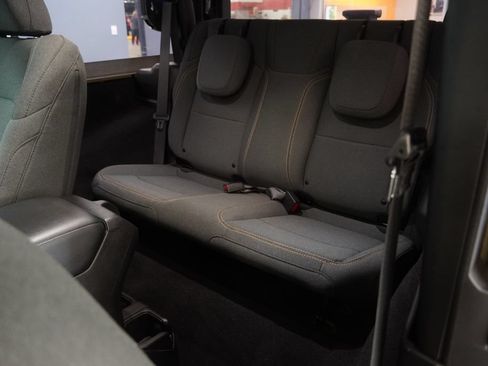 Used 2025 Jeep Wrangler Sport AWD/4WD image 17