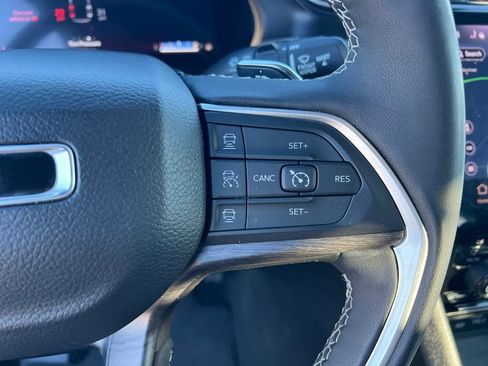 Used 2024 Jeep Grand Cherokee L Limited w/ Luxury Tech Group II image 43