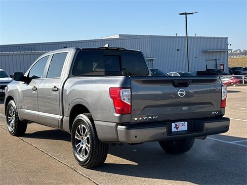 Used 2022 Nissan Titan SV image 7