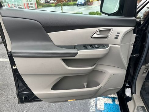 Used 2011 Honda Odyssey Touring image 11