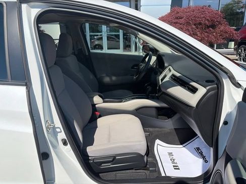 Used 2018 Honda HR-V EX image 16