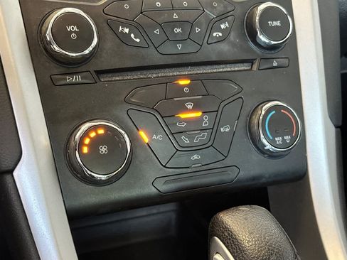 Used 2014 Ford Fusion SE FWD image 18