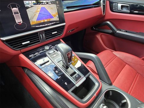 Used 2022 Porsche Cayenne image 22