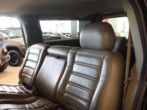 Used 2003 HUMMER H2 w/ Preferred Equipment Group AWD/4WD image 46