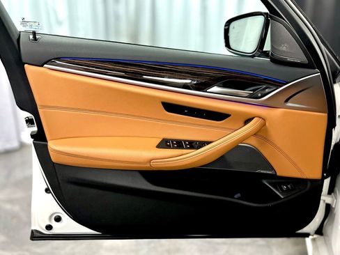 Used 2022 BMW 530i xDrive w/ M Sport Package image 43