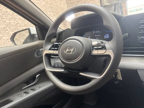 New 2026 Hyundai Elantra SE FWD image 17