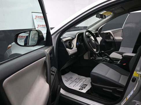 Used 2015 Toyota RAV4 LE image 13