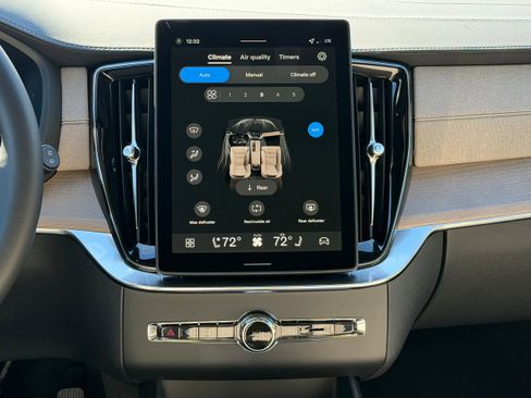 New 2026 Volvo XC90 B6 Plus w/ Protection Package Premier image 13