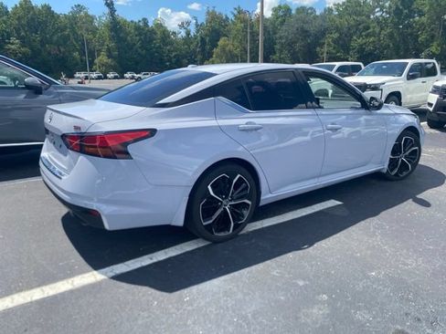 Used 2023 Nissan Altima 2.5 SR w/ SR Premium Package FWD image 8