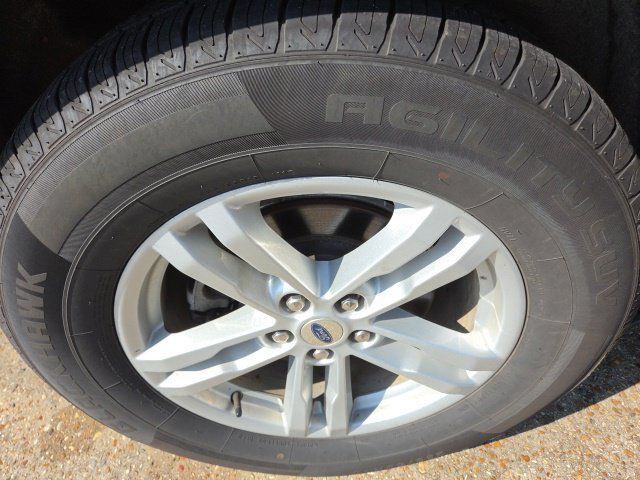 Used 2024 Ford Explorer XLT w/ Equipment Group 202A RWD image 16