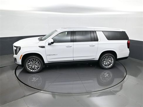 New 2026 GMC Yukon XL Denali image 22