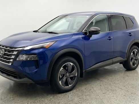Used 2025 Nissan Rogue SV AWD/4WD image 3