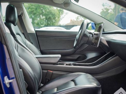 Used 2018 Tesla Model 3 RWD image 8