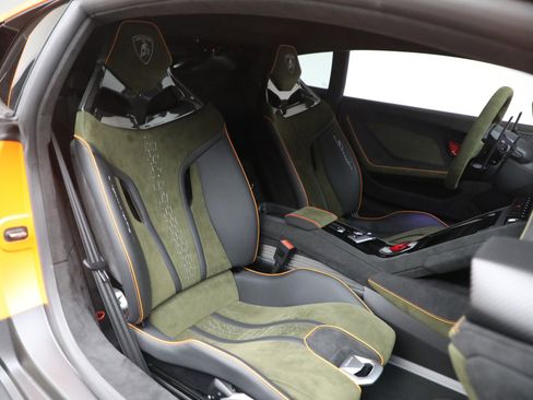 Used 2024 Lamborghini Huracan Sterrato image 21